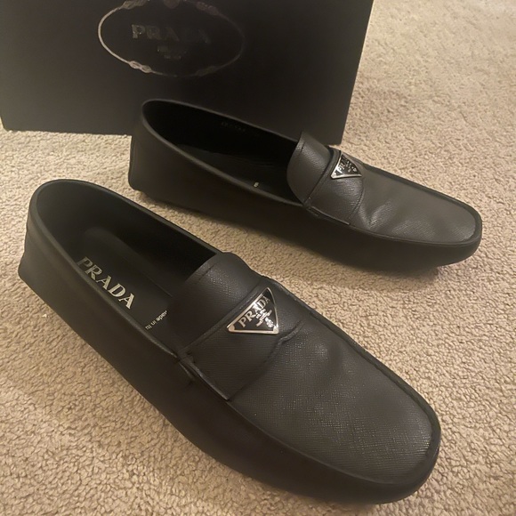 Black Prada loader - Picture 3 of 6